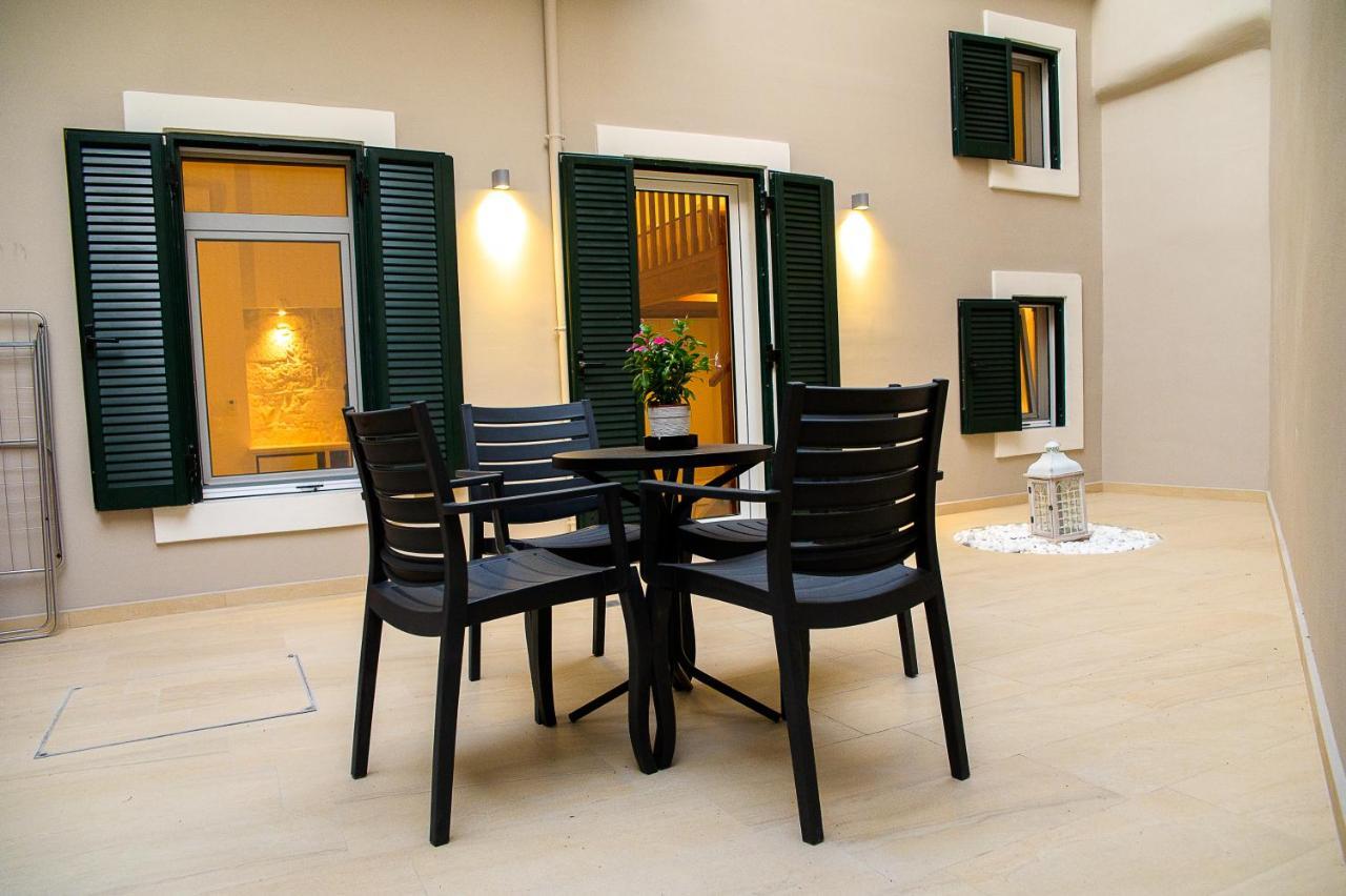 Uni Island - City Center Suites Kandiye Dış mekan fotoğraf
